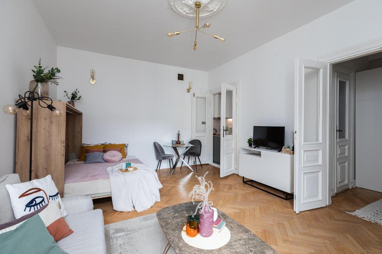 Super Apart Krucza 47a Varşovia Exterior foto