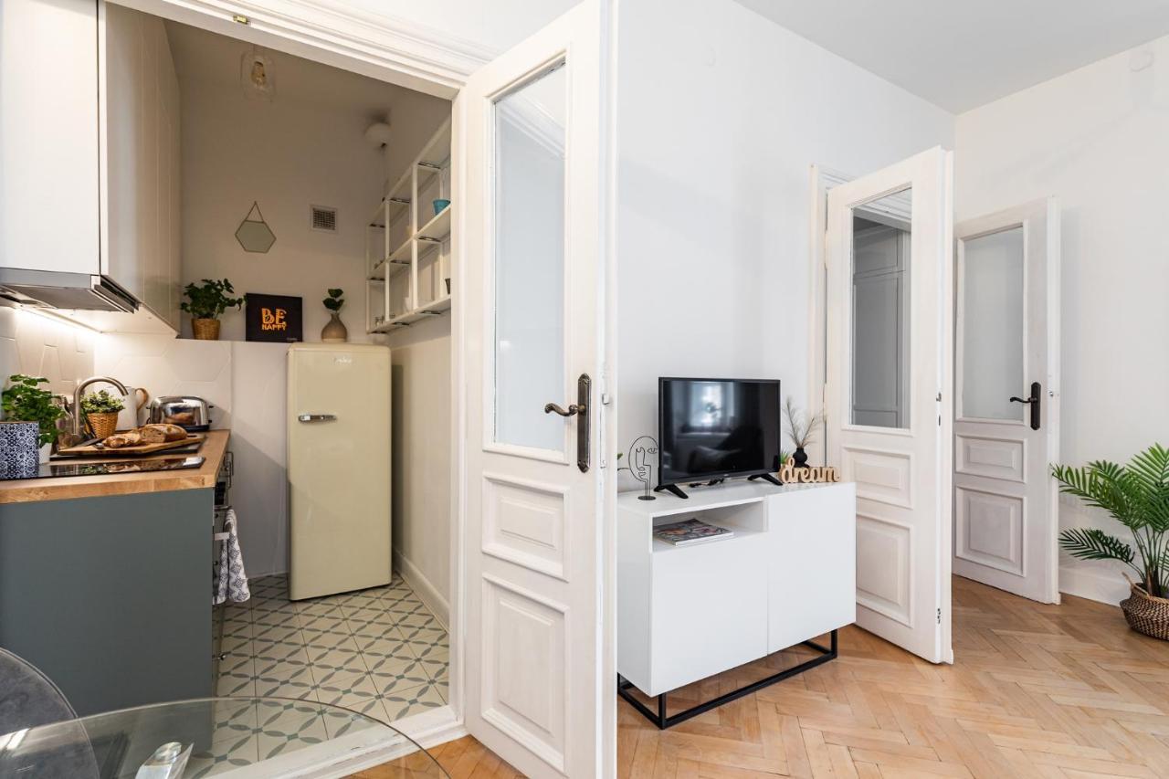 Super Apart Krucza 47a Varşovia Exterior foto